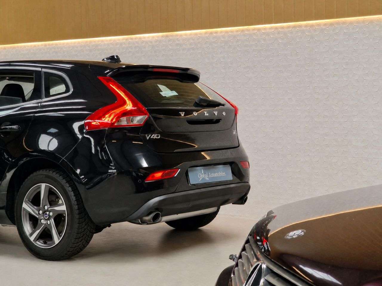 2015 VOLVO V40 2015 VOLVO V40