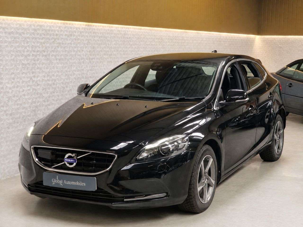 2015 VOLVO V40 2015 VOLVO V40