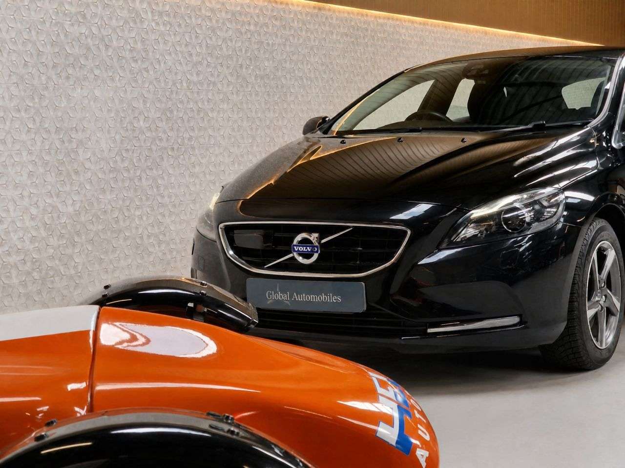 2015 VOLVO V40 2015 VOLVO V40