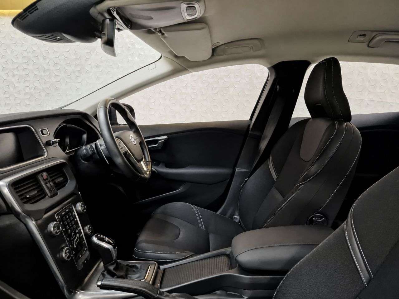2015 VOLVO V40 2015 VOLVO V40