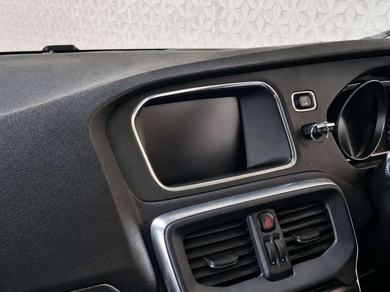 2015 VOLVO V40 2015 VOLVO V40