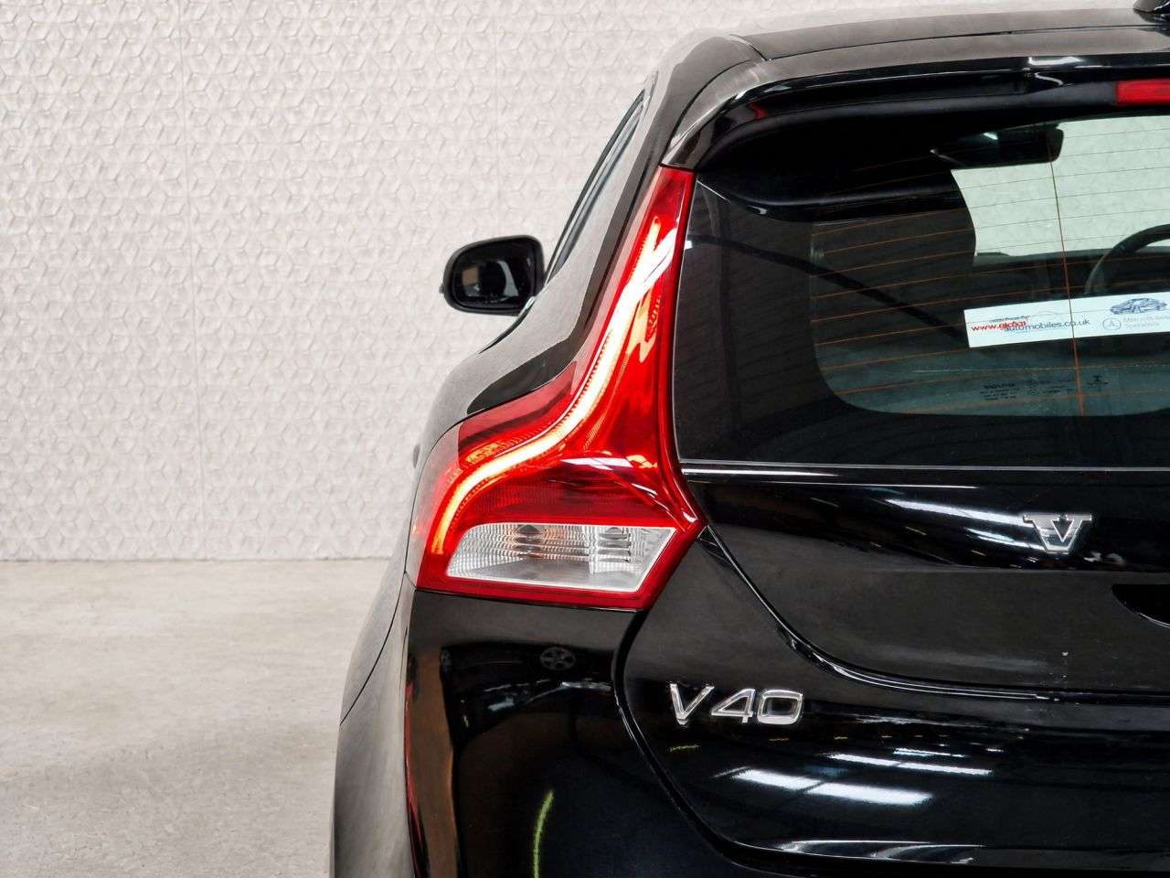 2015 VOLVO V40 2015 VOLVO V40