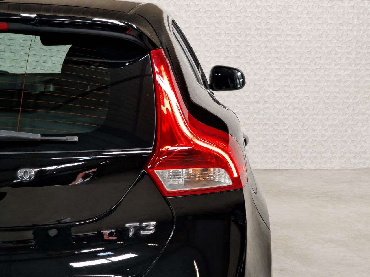 2015 VOLVO V40 2015 VOLVO V40