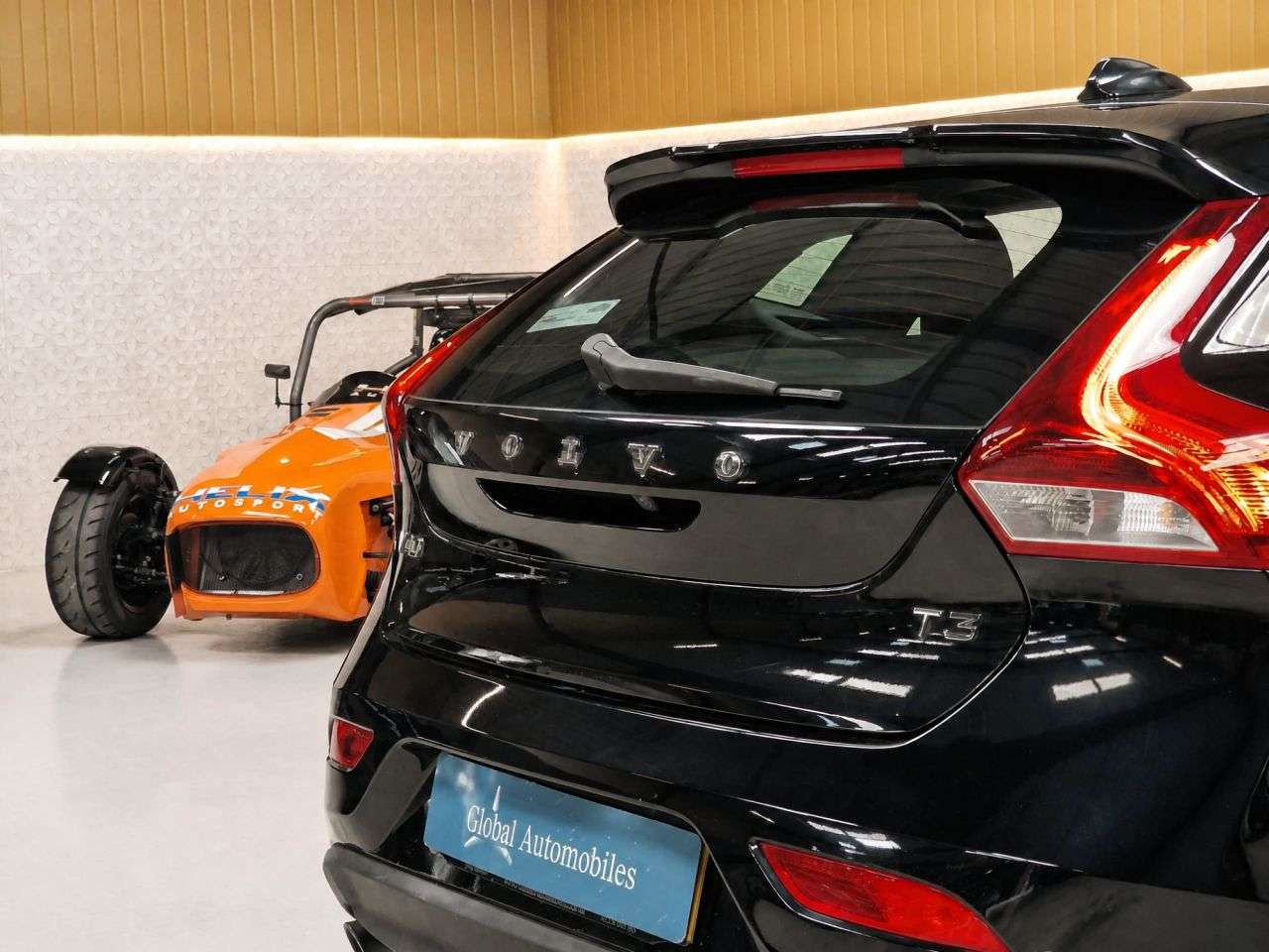 2015 VOLVO V40 2015 VOLVO V40