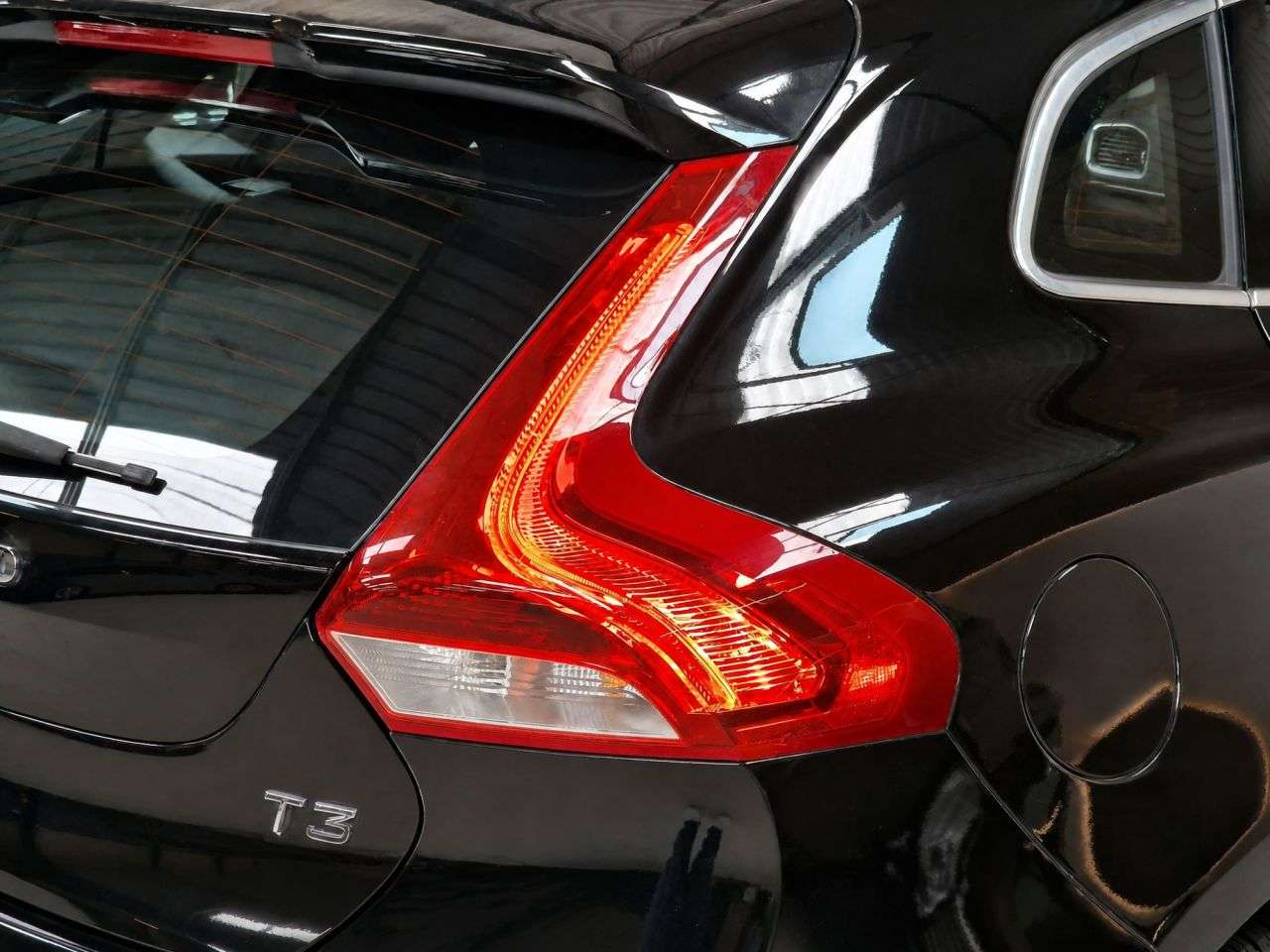 2015 VOLVO V40 2015 VOLVO V40