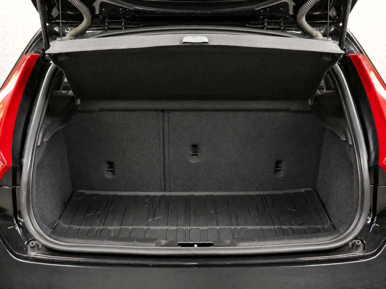2015 VOLVO V40 2015 VOLVO V40