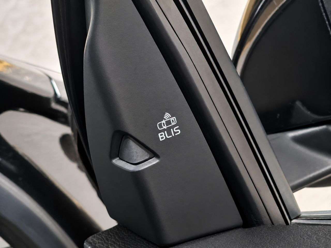 2015 VOLVO V40 2015 VOLVO V40