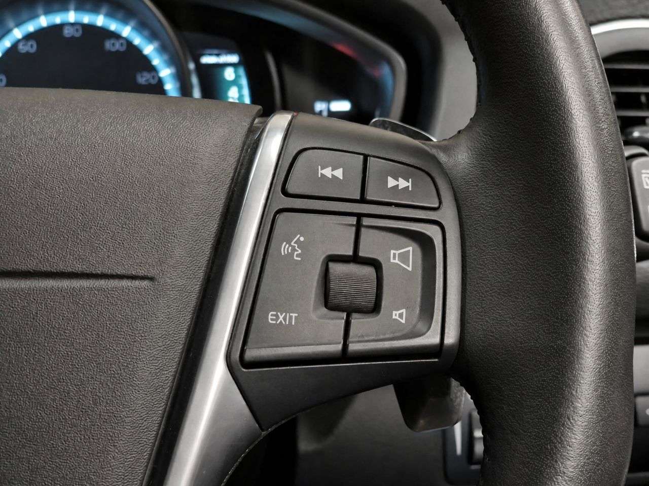 2015 VOLVO V40 2015 VOLVO V40