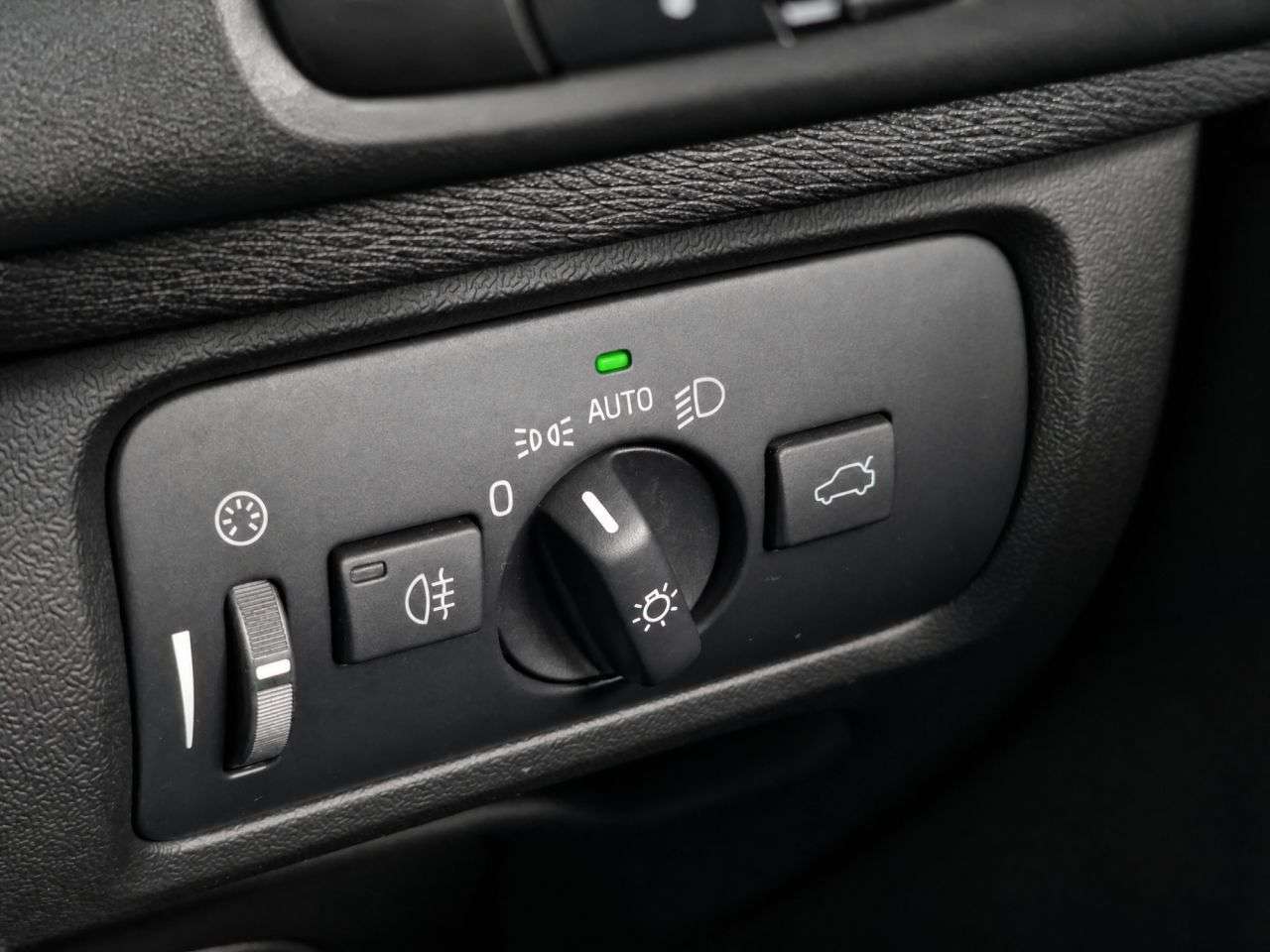 2015 VOLVO V40 2015 VOLVO V40