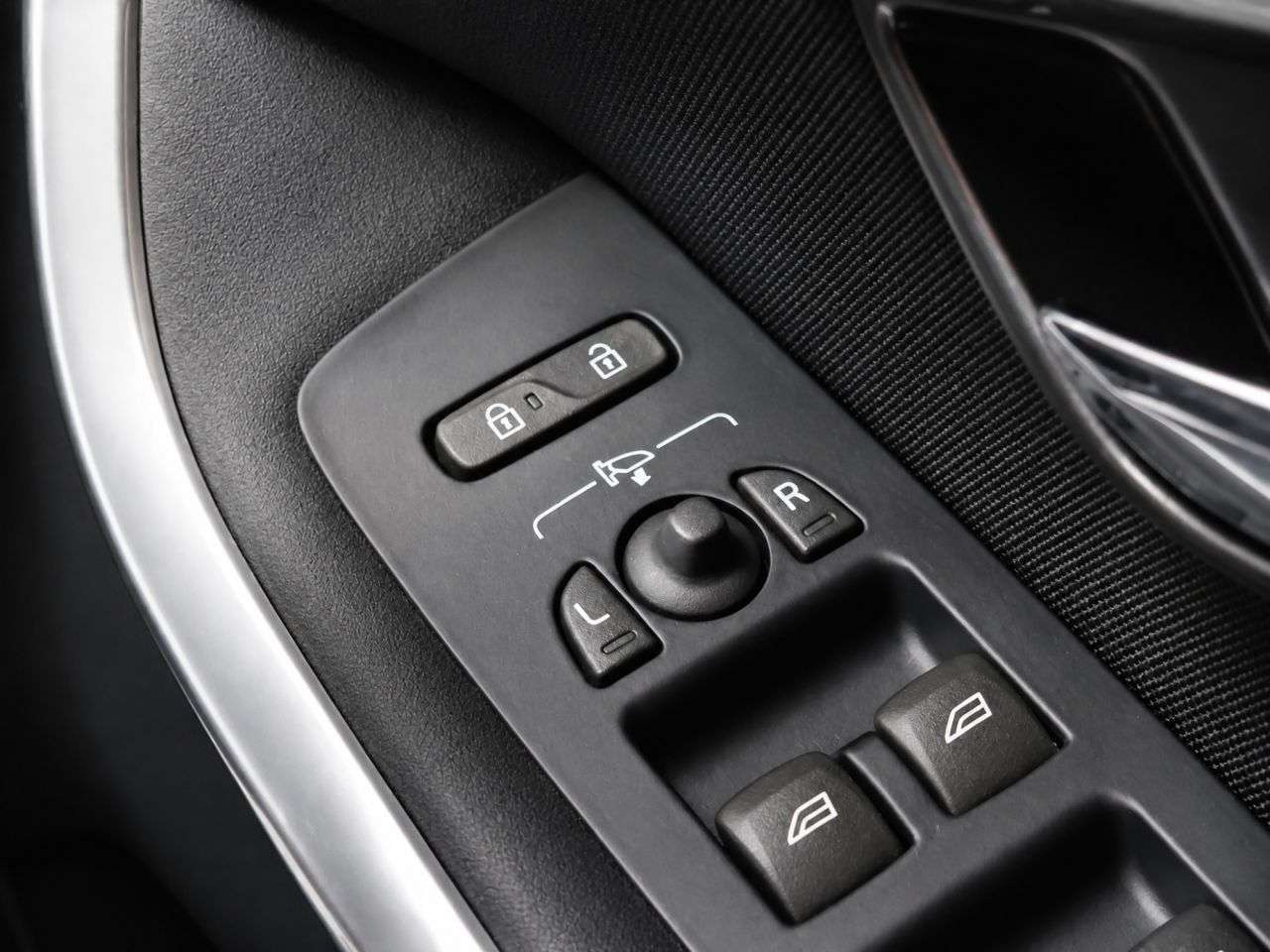 2015 VOLVO V40 2015 VOLVO V40