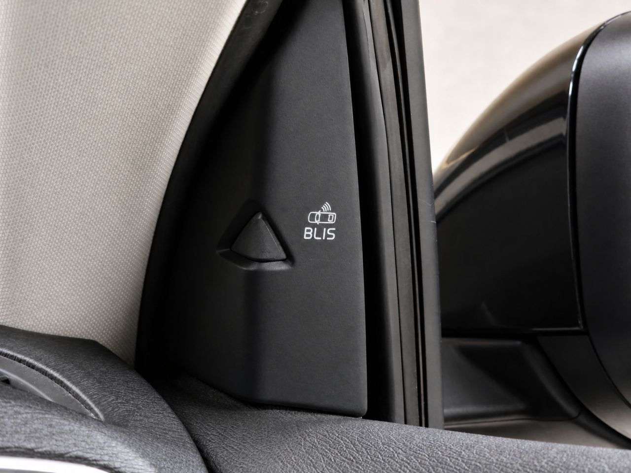 2015 VOLVO V40 2015 VOLVO V40