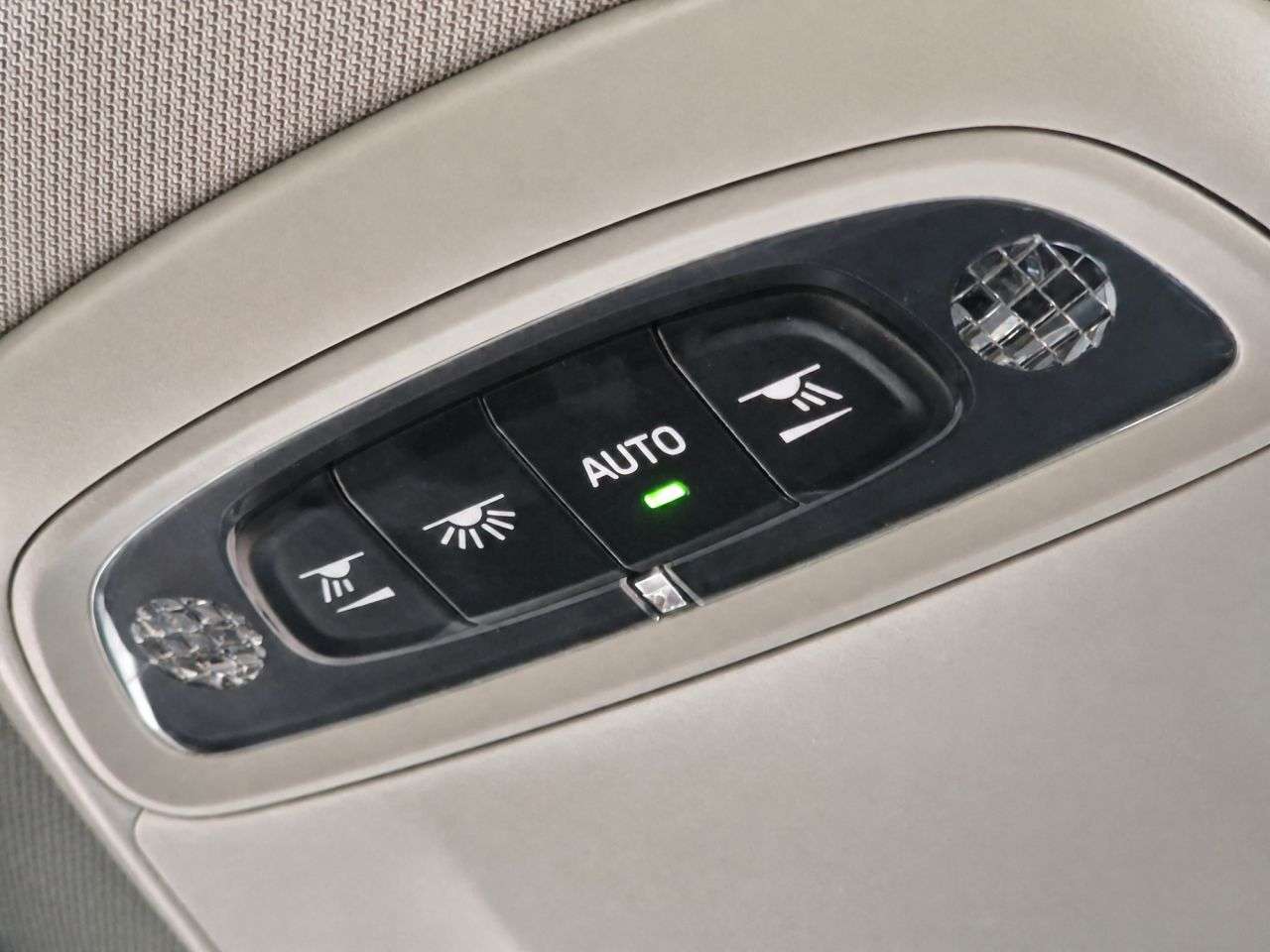 2015 VOLVO V40 2015 VOLVO V40