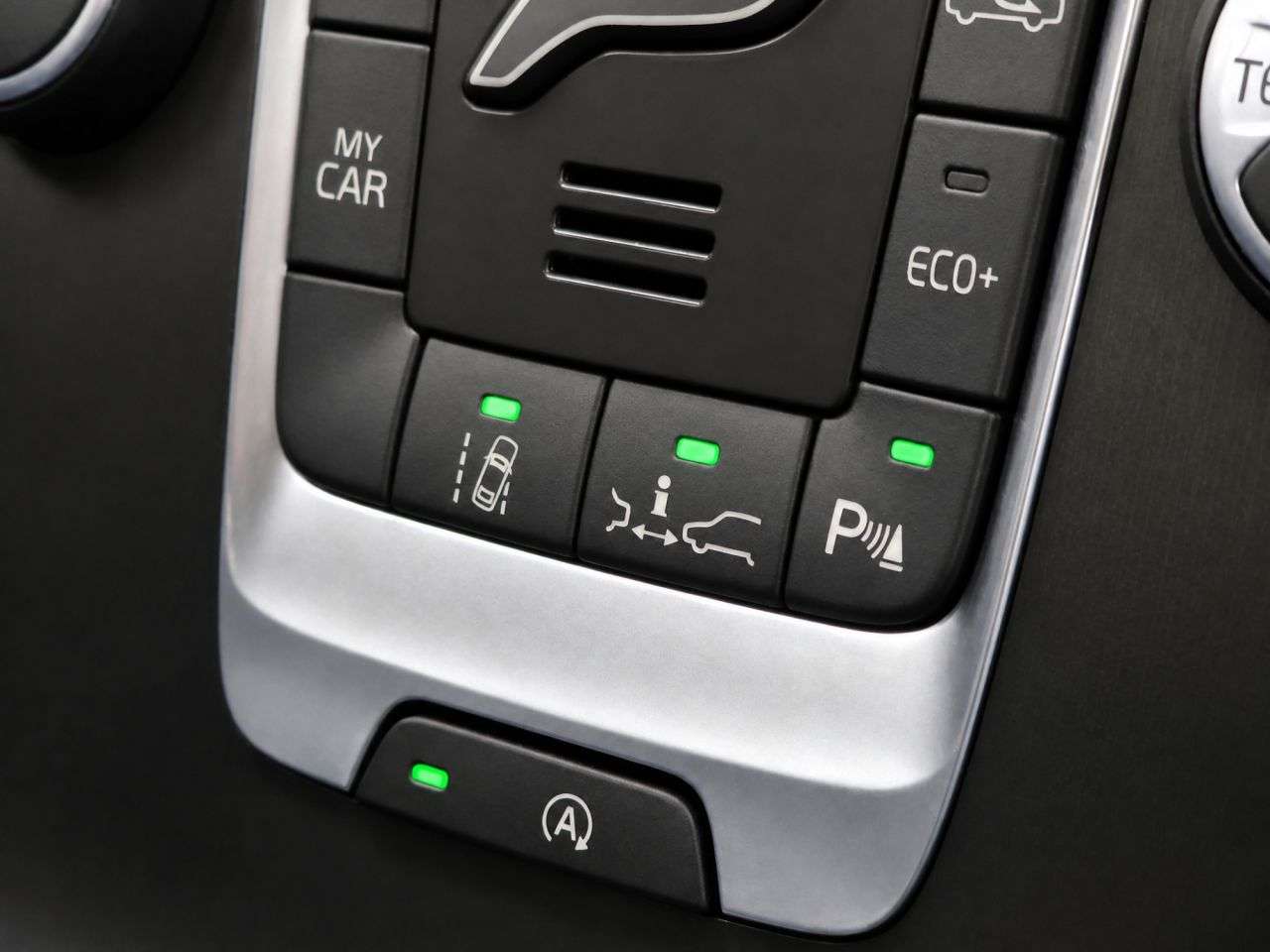 2015 VOLVO V40 2015 VOLVO V40