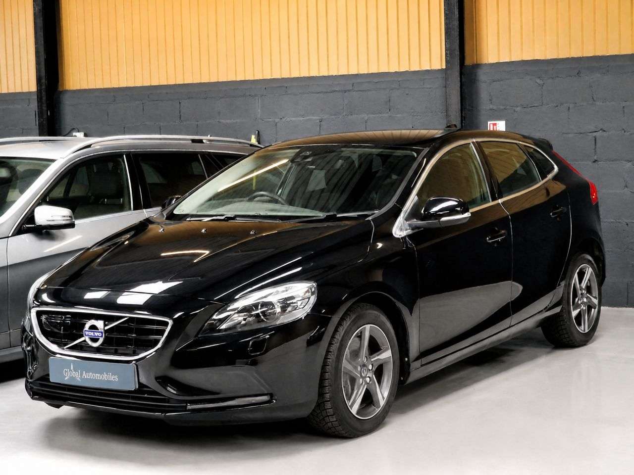 2015 VOLVO V40 2015 VOLVO V40