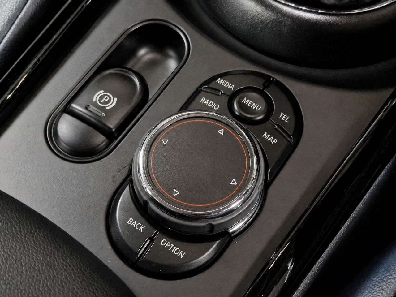 2015 MINI CLUBMAN 2015 MINI CLUBMAN