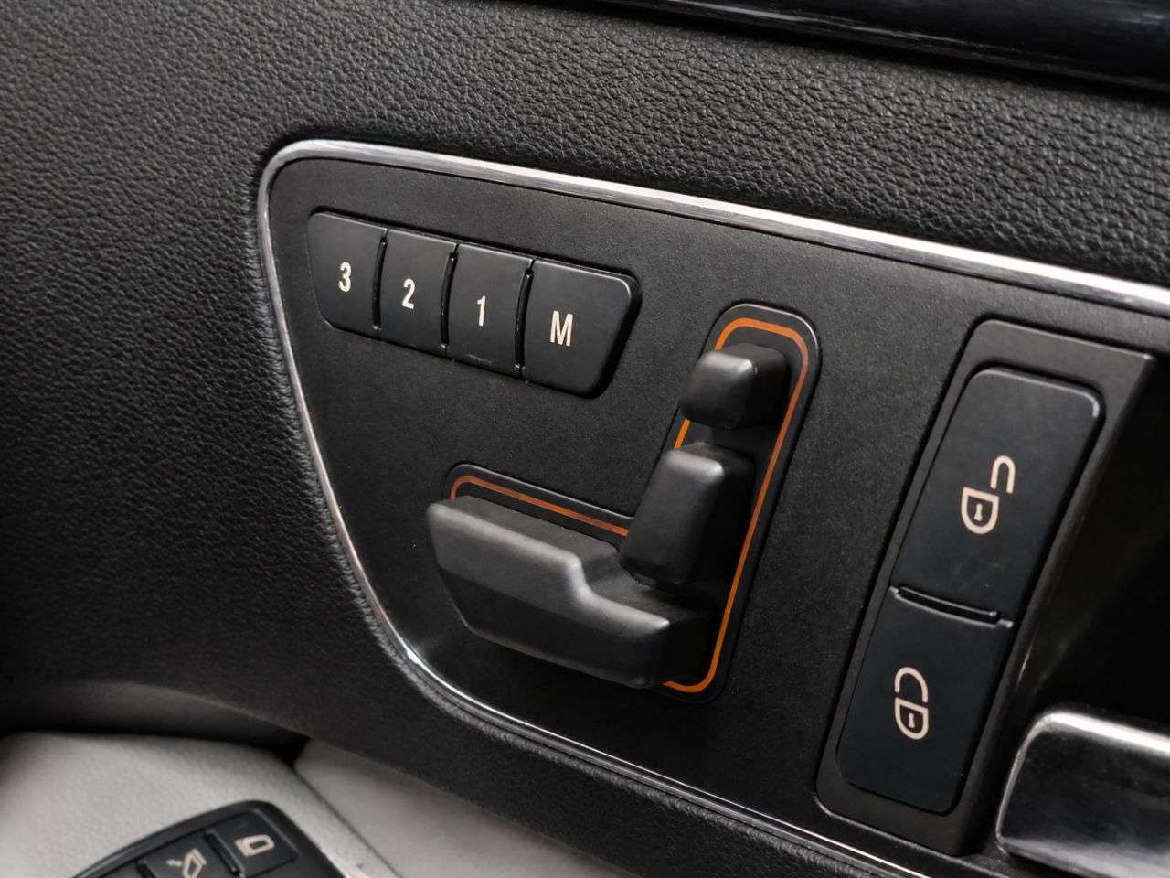 2011 MERCEDES-BENZ E CLASS 2011 MERCEDES-BENZ E CLASS