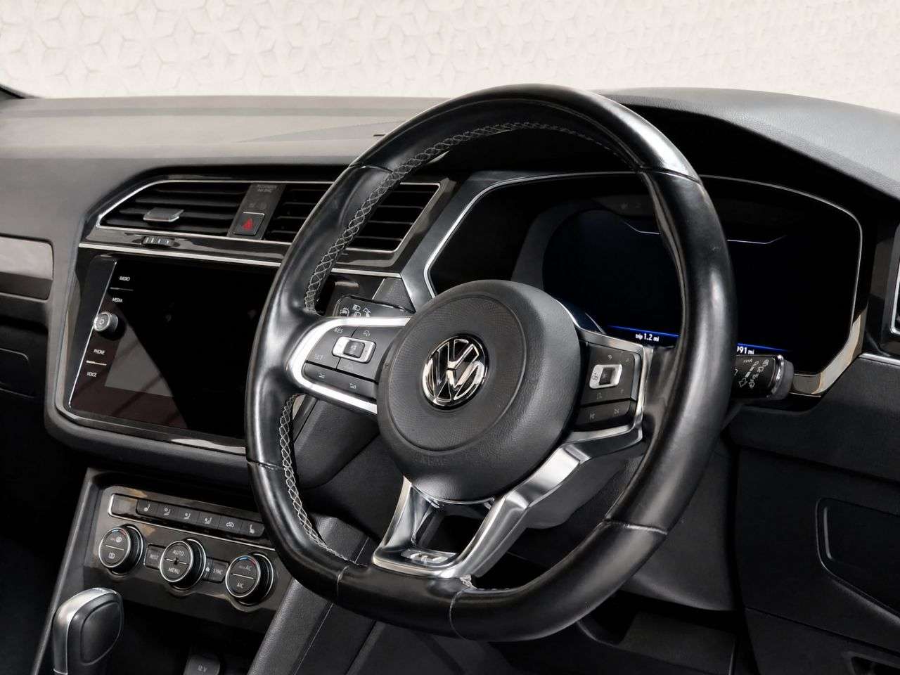 2017 VOLKSWAGEN TIGUAN 2017 VOLKSWAGEN TIGUAN