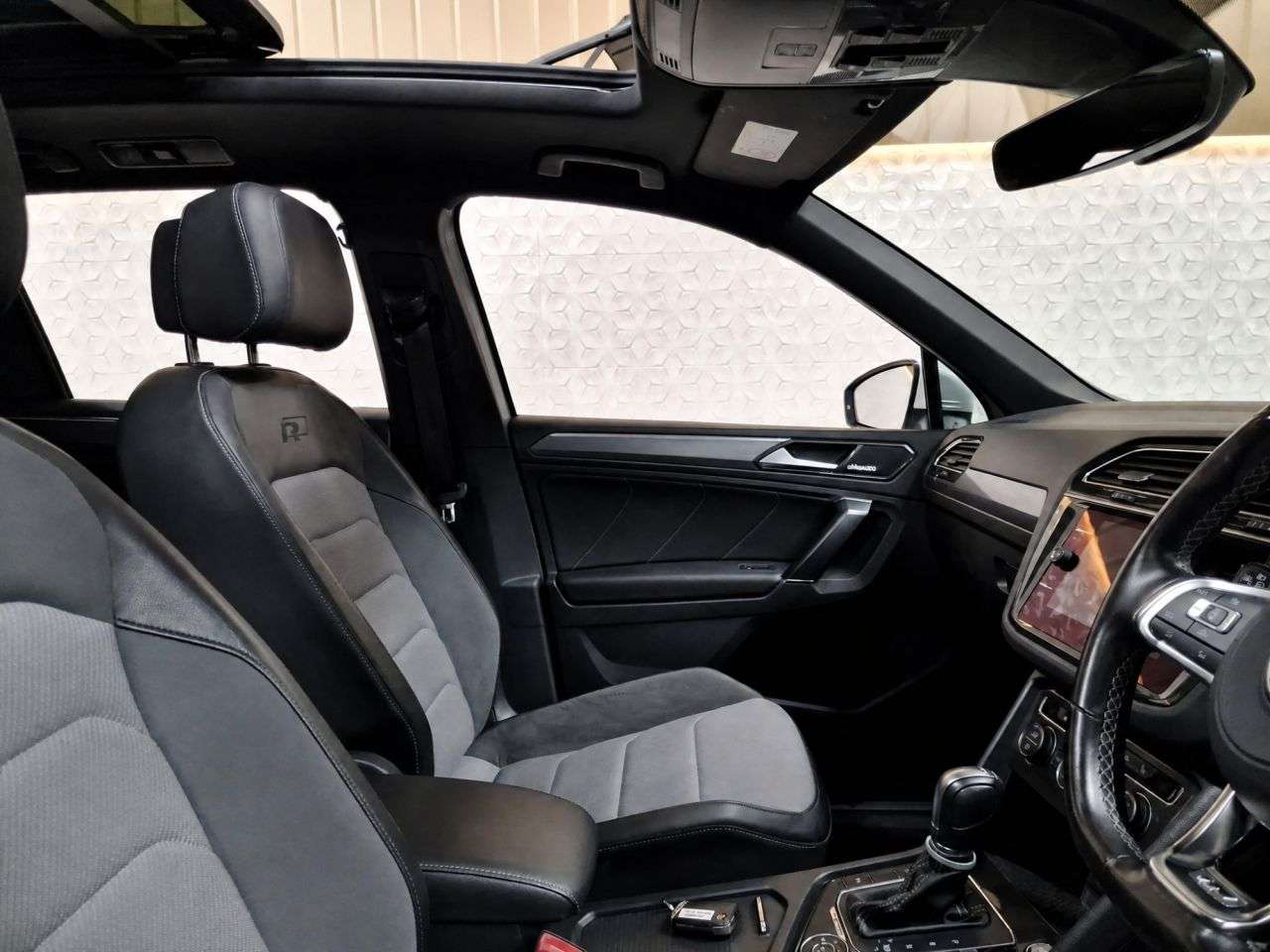 2017 VOLKSWAGEN TIGUAN 2017 VOLKSWAGEN TIGUAN
