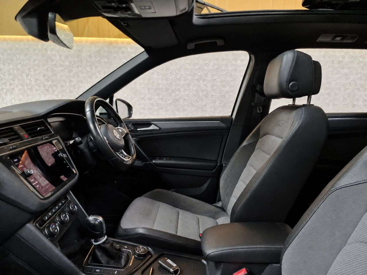 2017 VOLKSWAGEN TIGUAN 2017 VOLKSWAGEN TIGUAN