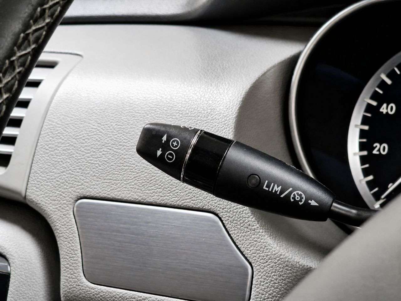 2012 MERCEDES-BENZ R CLASS 2012 MERCEDES-BENZ R CLASS