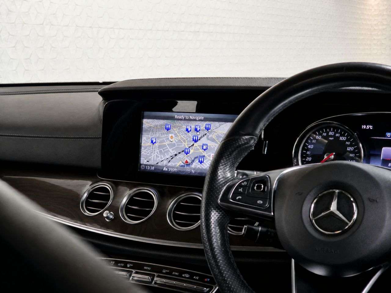 A 2017 MERCEDES-BENZ E CLASS 2.0 E220d AMG Line Saloon 4dr Diesel G-Tronic+ Euro 6 (s/s) (194 ps) VERY S A 2017 MERCEDES-BENZ E CLASS 2.0 E220d AMG Line Saloon 4dr Diesel G-Tronic+ Euro 6 (s/s) (194 ps) VERY S