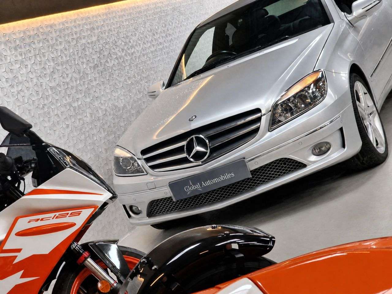A 2011 MERCEDES-BENZ CLC CLASS 1.6 CLC160 BlueEfficiency Sport Coupe 3dr Petrol Auto Euro 4 (129 ps) VERY A 2011 MERCEDES-BENZ CLC CLASS 1.6 CLC160 BlueEfficiency Sport Coupe 3dr Petrol Auto Euro 4 (129 ps) VERY
