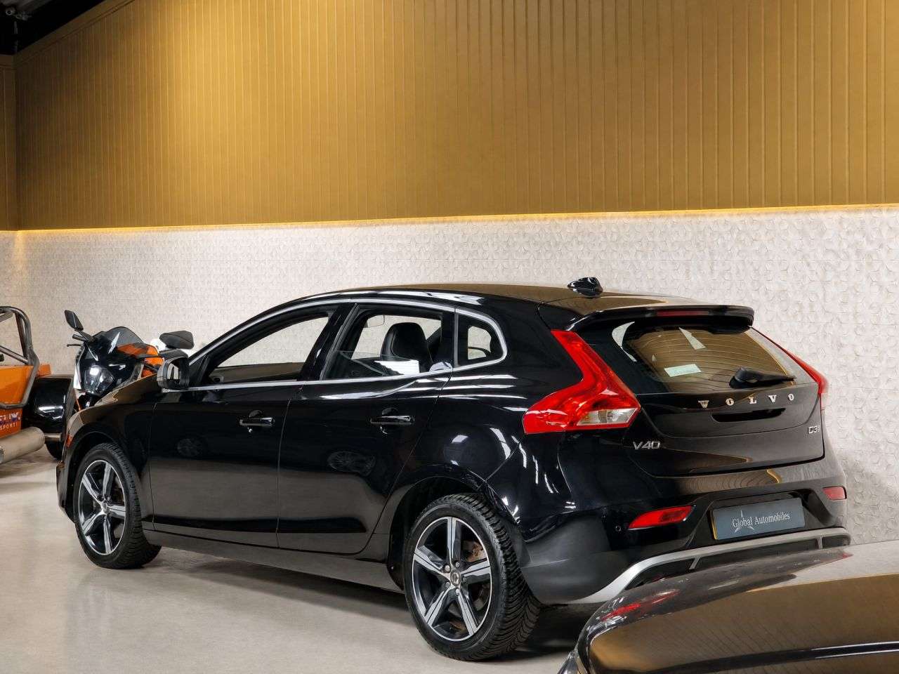 2019 VOLVO V40 2019 VOLVO V40