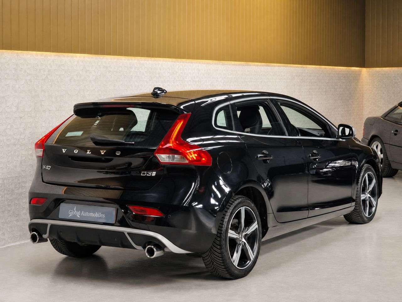 2019 VOLVO V40 2019 VOLVO V40