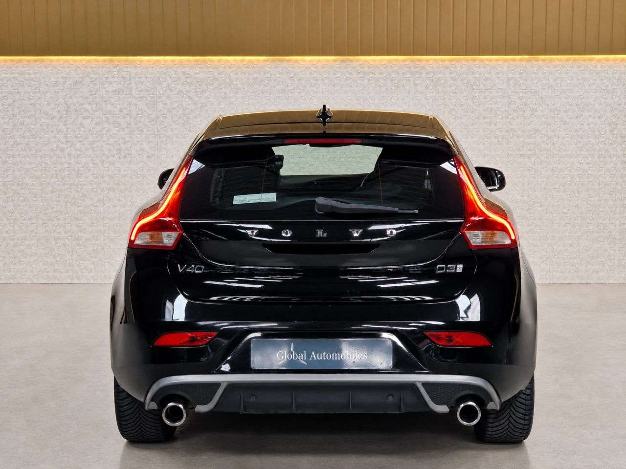 2019 VOLVO V40 2019 VOLVO V40