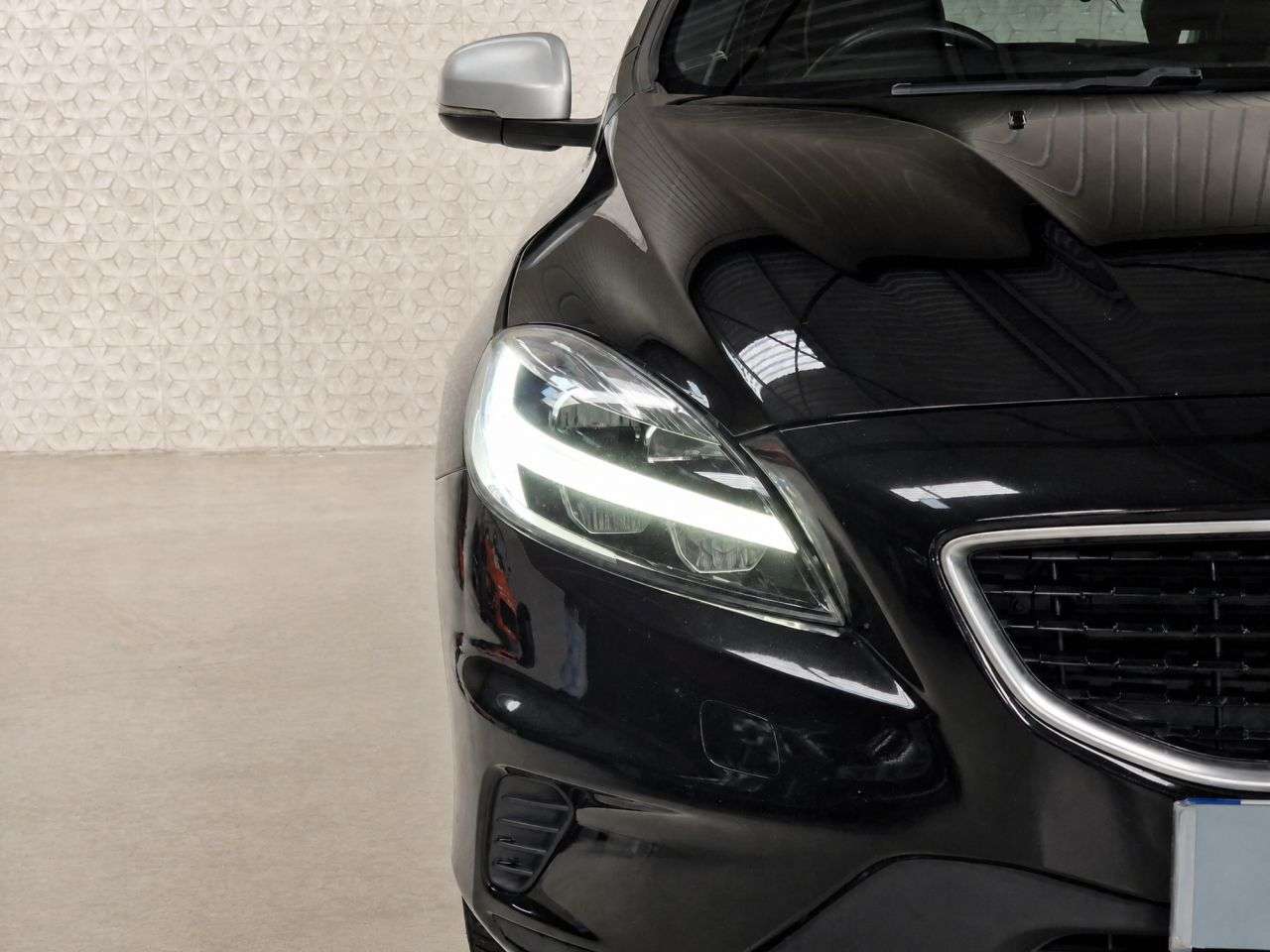 2019 VOLVO V40 2019 VOLVO V40