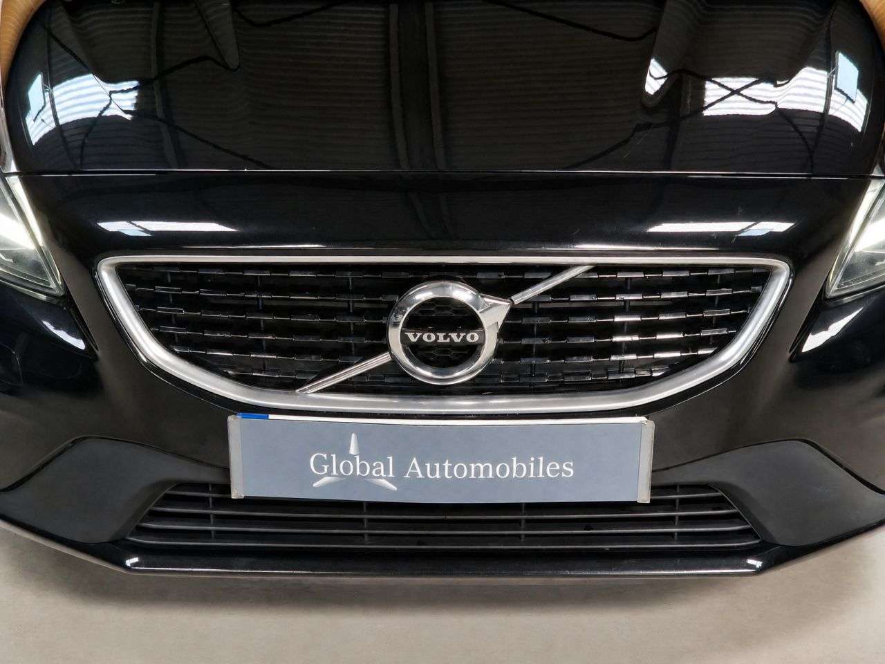 2019 VOLVO V40 2019 VOLVO V40