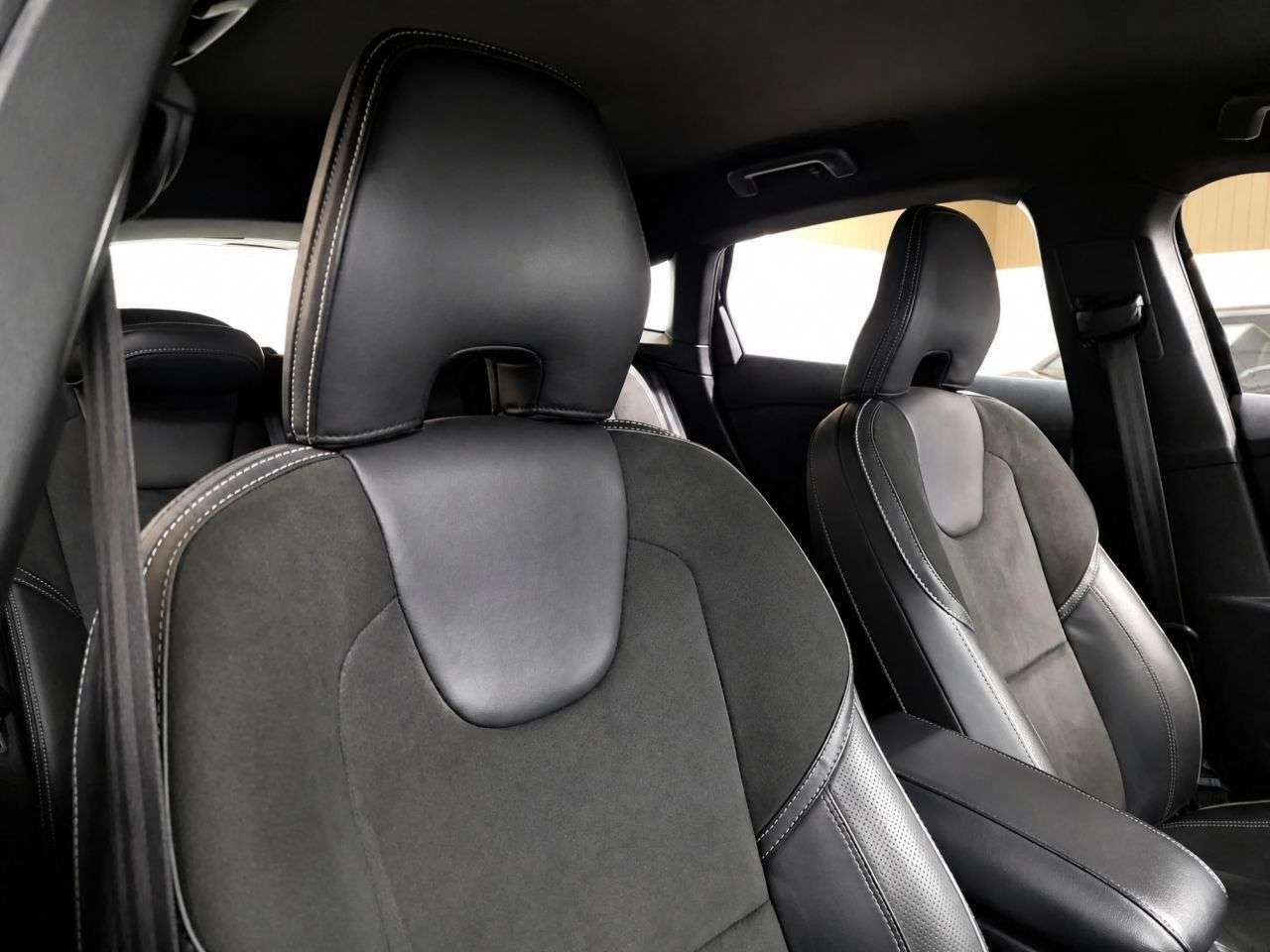 2019 VOLVO V40 2019 VOLVO V40