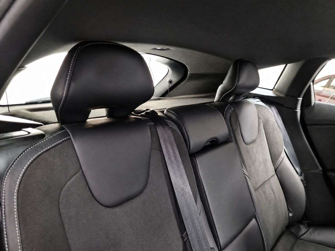 2019 VOLVO V40 2019 VOLVO V40