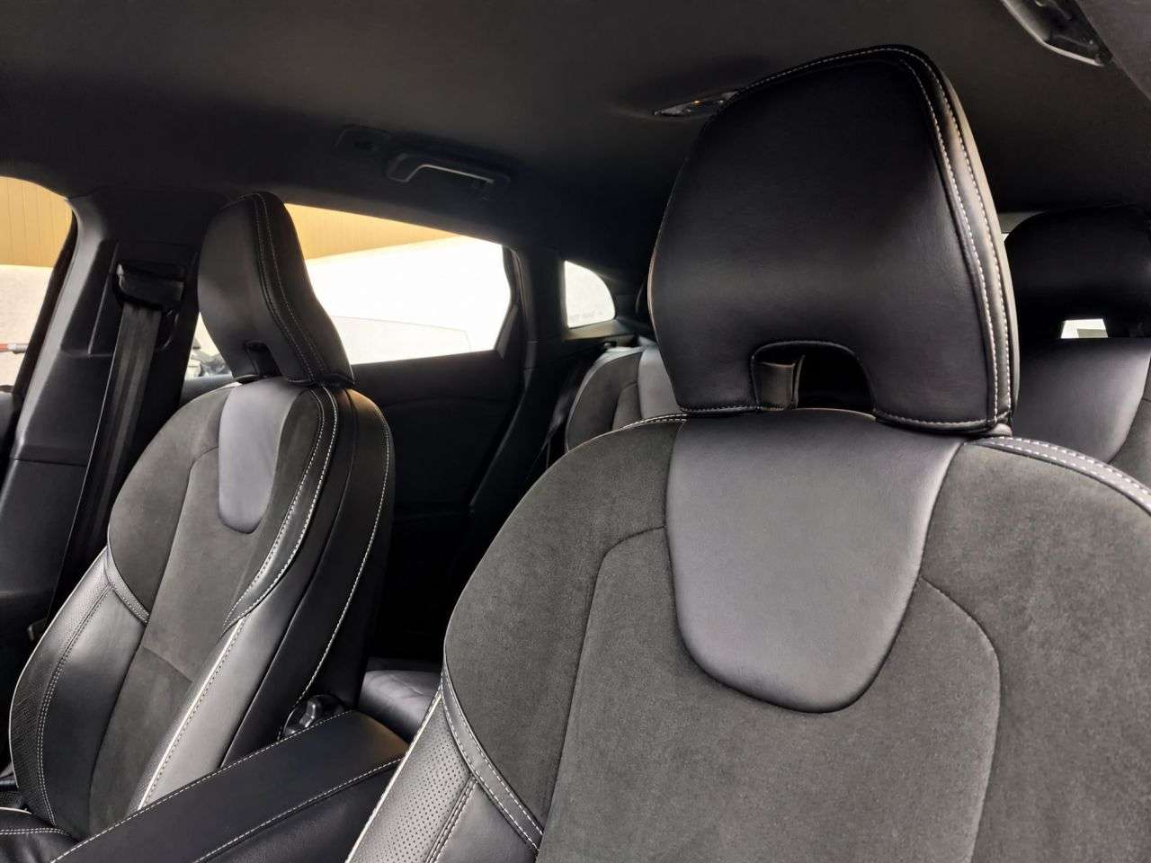 2019 VOLVO V40 2019 VOLVO V40