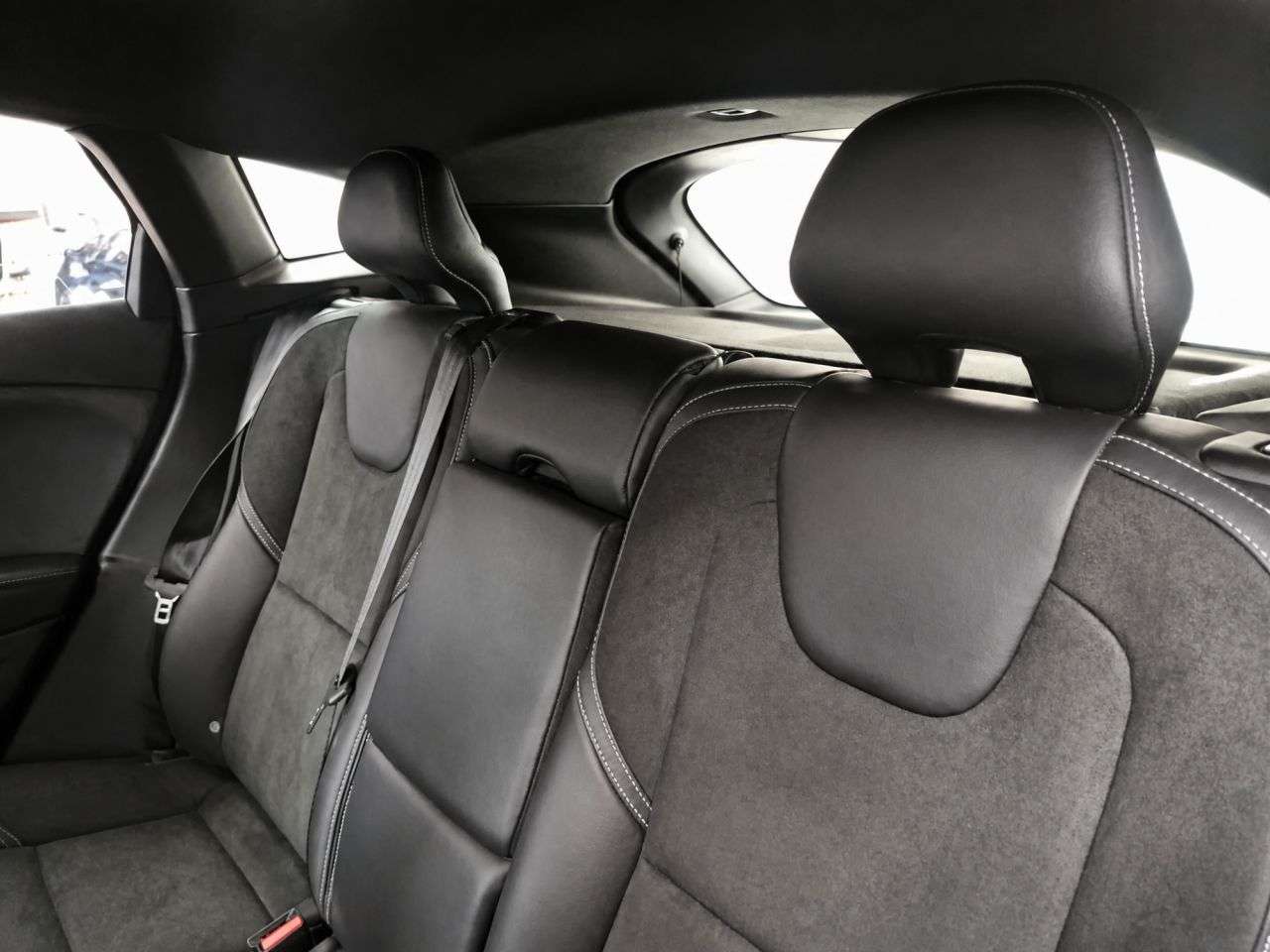 2019 VOLVO V40 2019 VOLVO V40