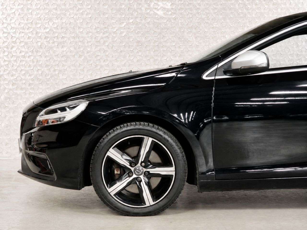 2019 VOLVO V40 2019 VOLVO V40