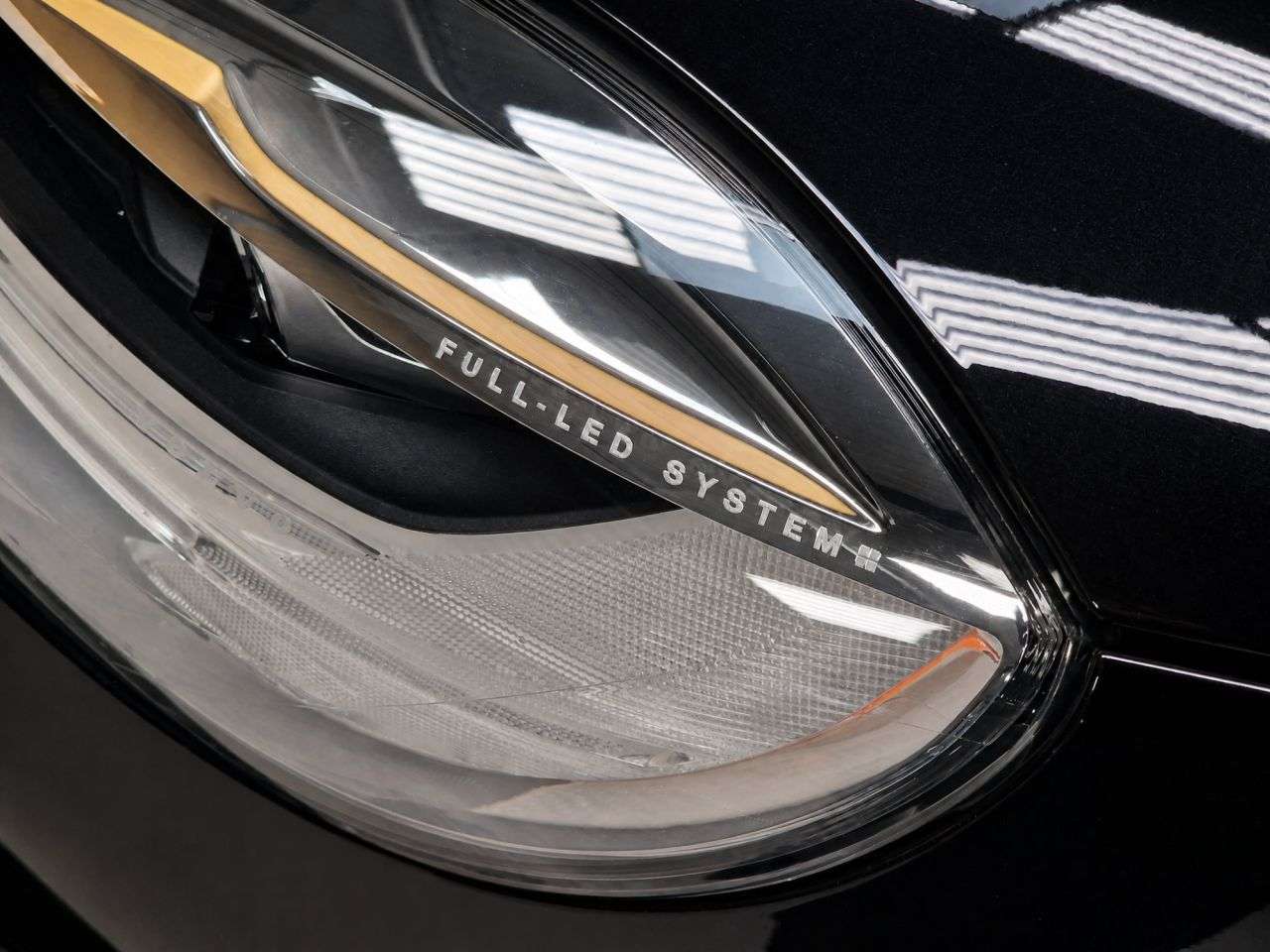 2019 VOLVO V40 2019 VOLVO V40