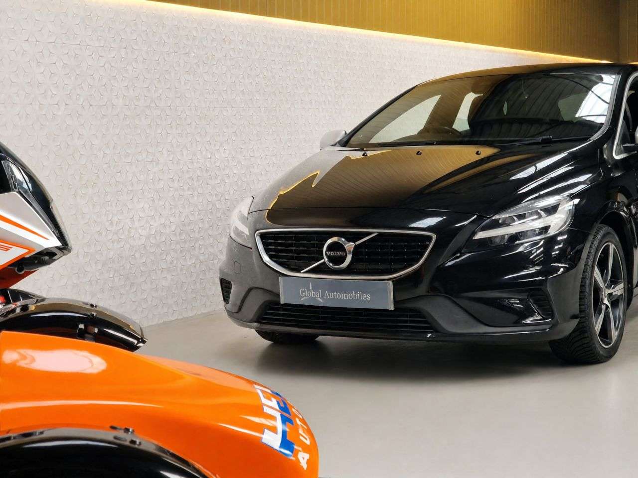 2019 VOLVO V40 2019 VOLVO V40