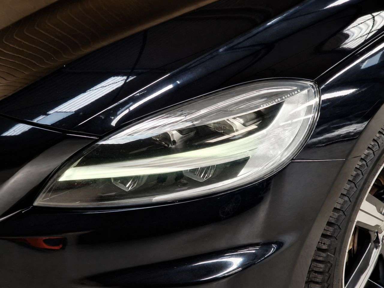 2019 VOLVO V40 2019 VOLVO V40