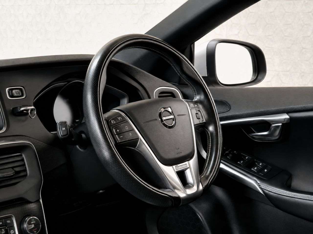 2019 VOLVO V40 2019 VOLVO V40