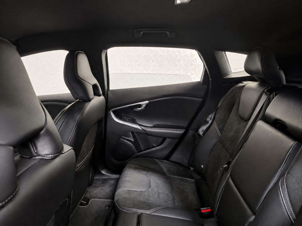 2019 VOLVO V40 2019 VOLVO V40