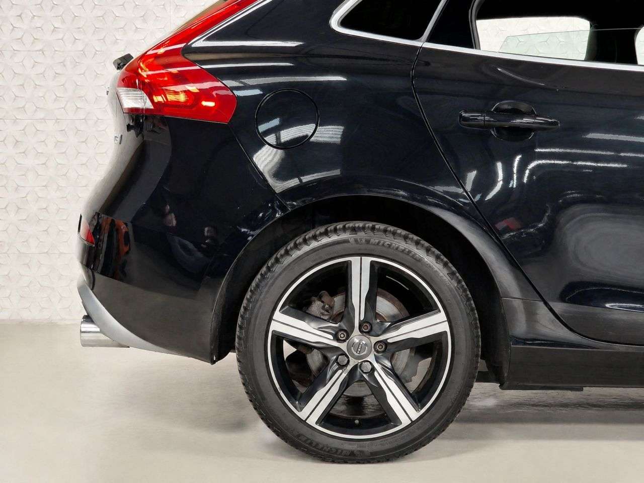 2019 VOLVO V40 2019 VOLVO V40