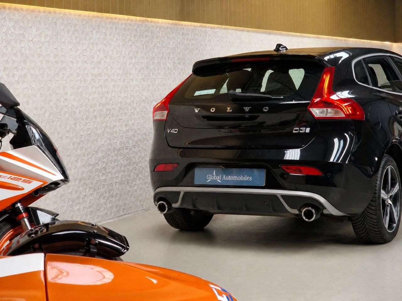 2019 VOLVO V40 2019 VOLVO V40