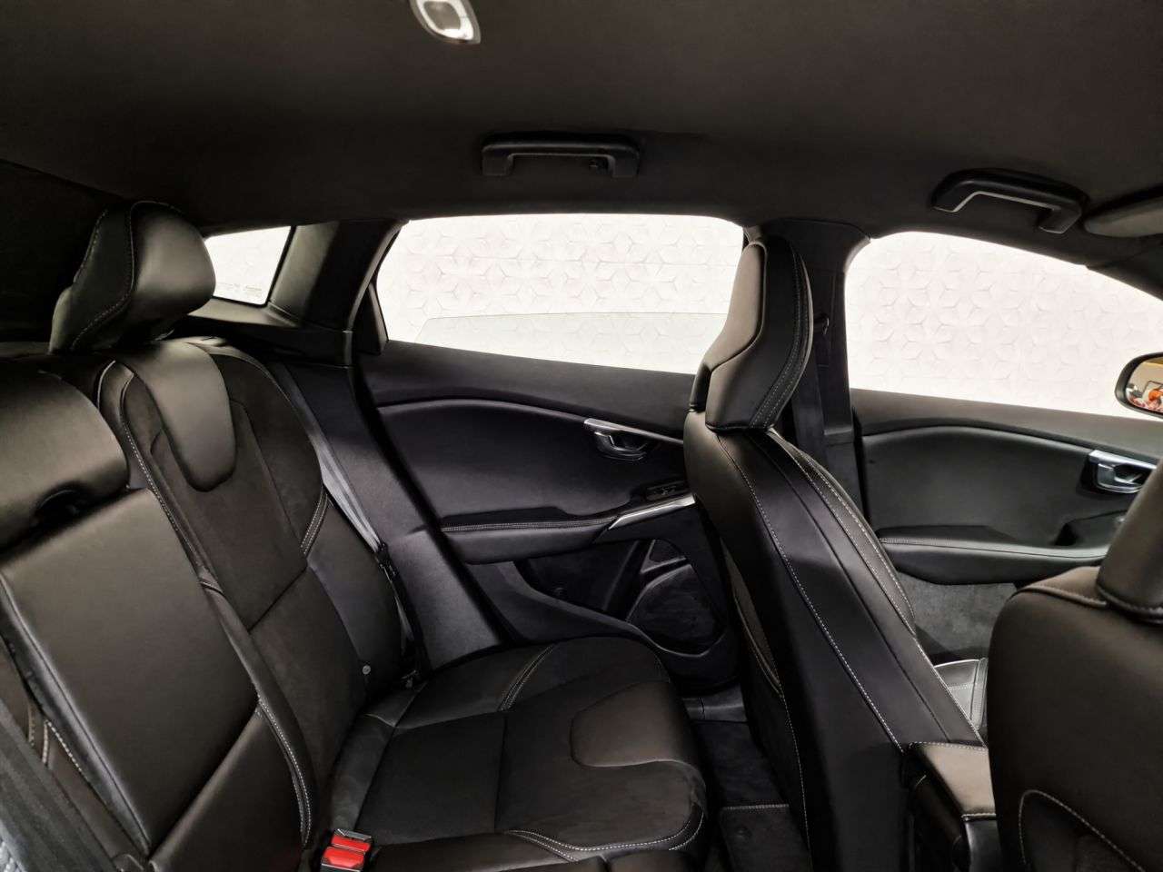 2019 VOLVO V40 2019 VOLVO V40