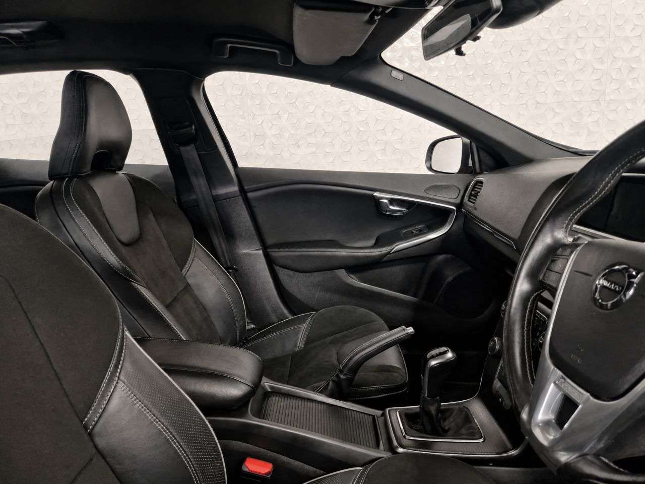 2019 VOLVO V40 2019 VOLVO V40