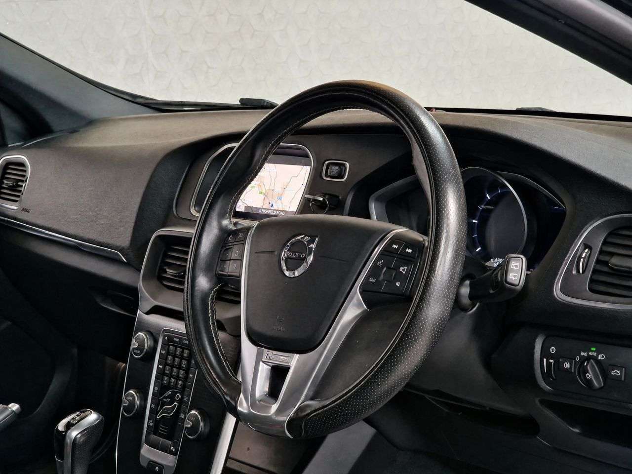 2019 VOLVO V40 2019 VOLVO V40