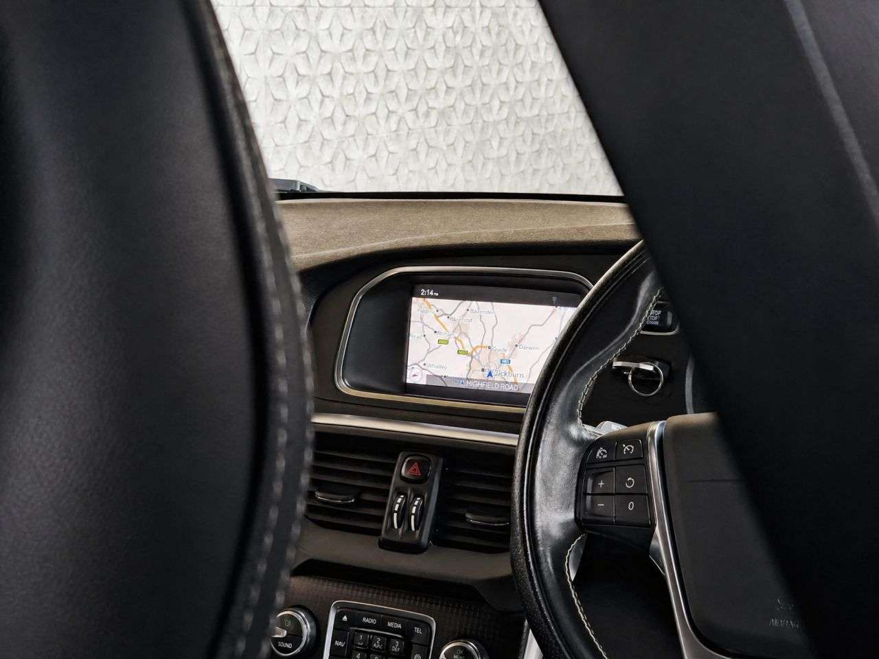 A 2019 VOLVO V40 2.0 D3 R-Design Nav Plus Hatchback 5dr Diesel Manual Euro 6 (s/s) (150 ps) A 2019 VOLVO V40 2.0 D3 R-Design Nav Plus Hatchback 5dr Diesel Manual Euro 6 (s/s) (150 ps)