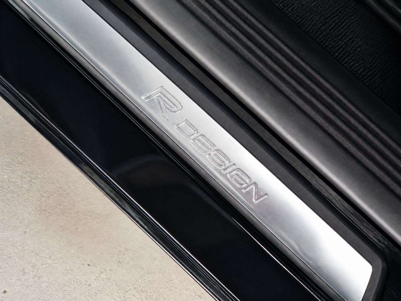 2019 VOLVO V40 2019 VOLVO V40