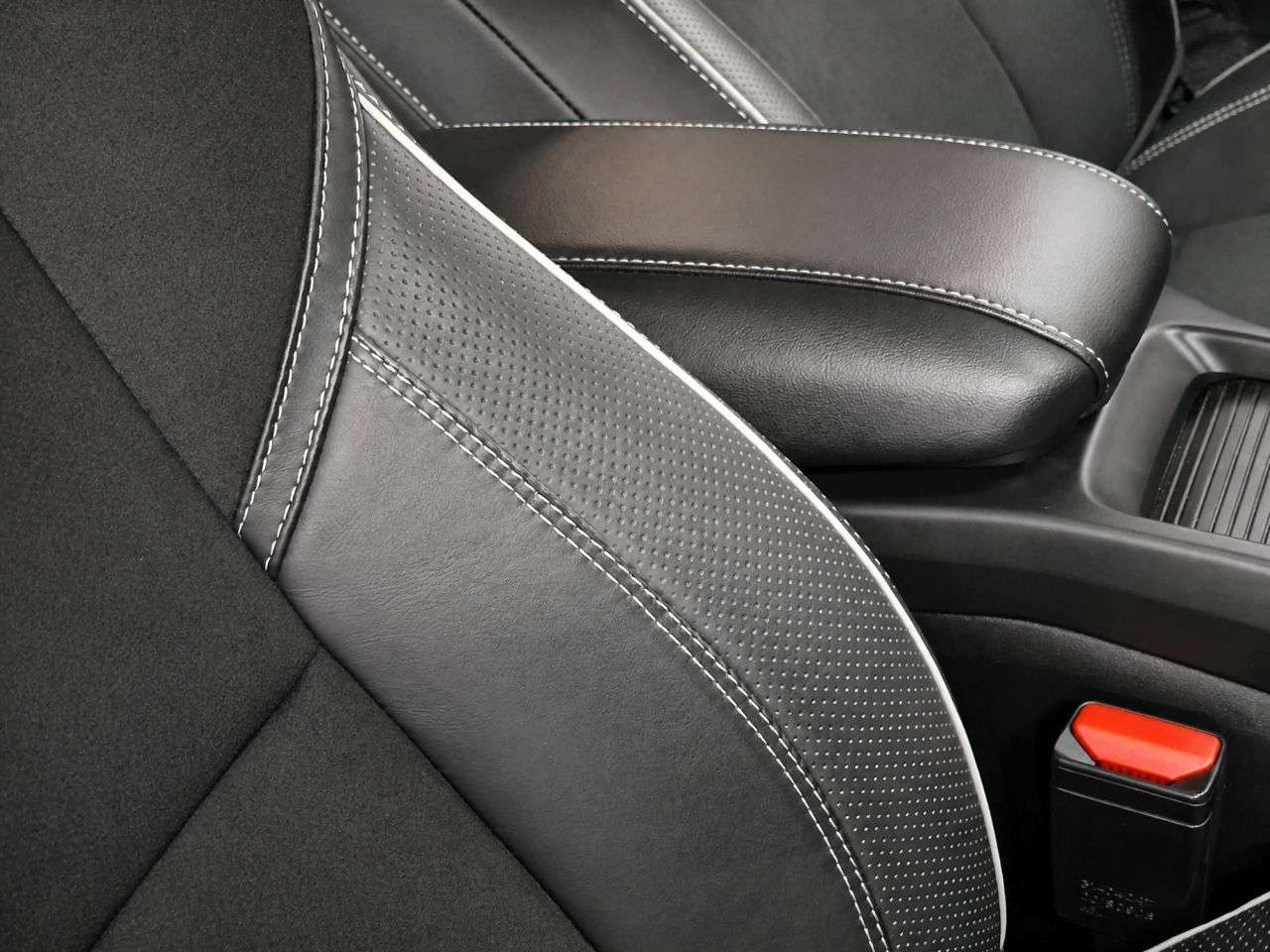 2019 VOLVO V40 2019 VOLVO V40