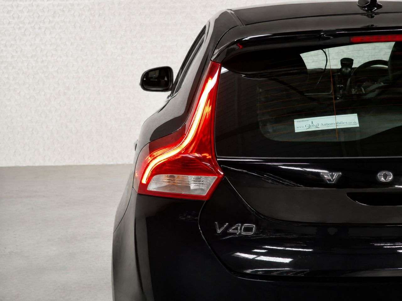 2019 VOLVO V40 2019 VOLVO V40